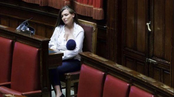 U parlamentu dojila dijete  - Avaz