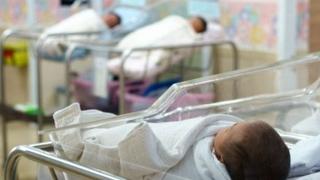 U Općoj bolnici "Prim. dr. Abdulah Nakaš" rođeno šest, na UKC Tuzla pet beba