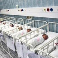 U Općoj bolnici "Prim. dr. Abdulah Nakaš" rođeno je šest beba, u KB "Dr. Irfan Ljubijankić" Bihać jedna