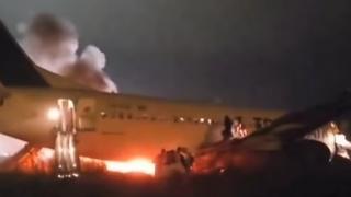 Zastrašujući snimak: Putnici u panici vrište dok bježe iz aviona koji se zapalio pri sletanju