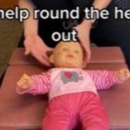 Doktorica pokazala kako spriječiti sindrom zaležane glave kod beba