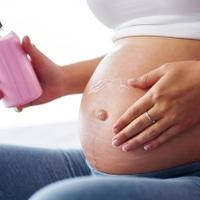Strije u trudnoći: Voda može spriječiti njihovu pojavu, evo kako