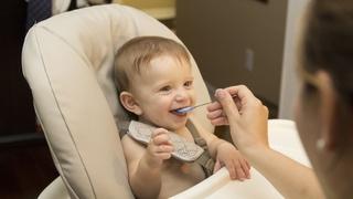 Kako bi se beba trebala hraniti u prvim mjesecima: Mlijeko je glavna hrana