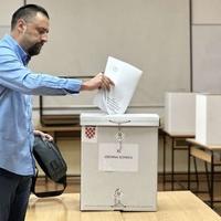 Otvorena birališta za Hrvatski sabor u BiH: Aktivno registrirano preko 200.000 birača