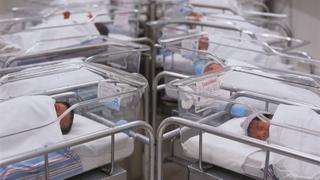 U Općoj bolnici "Prim. dr. Abdulah Nakaš" rođene četiri, na UKC Tuzla 11 beba