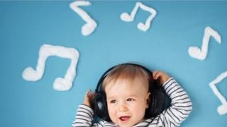 Bebe i muzika: Kada je pravo vrijeme za njihov prvi susret