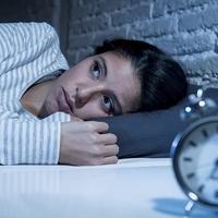 Šta uraditi kada vam um radi sto na sat prije spavanja: Pokušajte  ove trikove