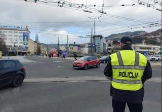 Policija u Sarajevu uručila 877 prekršajnih naloga: Iz saobraćaja isključeno devet pijanih vozača 