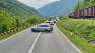 Video / Teška nesreća u Lašvi: Sudarilo se više automobila, obustavljen saobraćaj