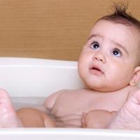 Roditelji često prave ove greške tokom kupanja djece: "Opasne su"