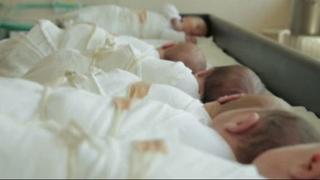 U Općoj bolnici "Prim. dr. Abdulah Nakaš" rođeno pet, na UKC Tuzla 10 beba