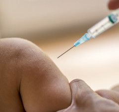  Djeci i tinejdžerima koji nisu vakcinisani zabranjeno pojavljivanje na svim javnim mjestima 