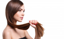 Oštećenju  dlake doprinosi češljanje mokre kose